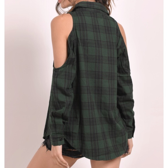 CHIC PLAID COLD SHOULDER TOP in red/black/blue - Picture 2 of 7